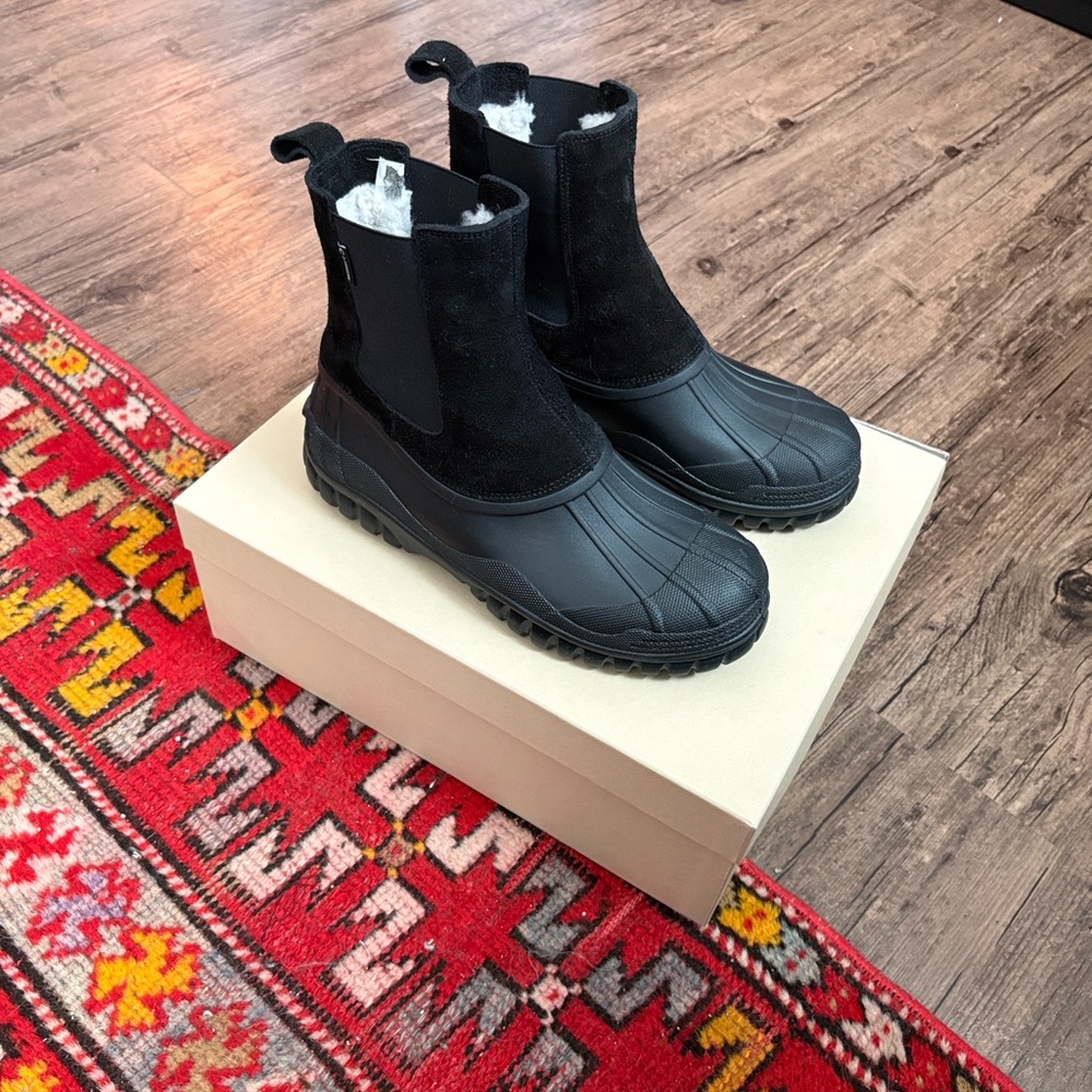 Black Waterproof Suede Chelsea Boots with Shearling Lining